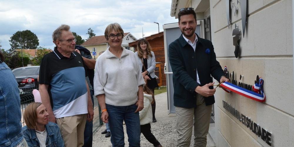 L'inauguration du Café des écureuils par le Maire et les partenaires du projet Photo Michèle Ganet
