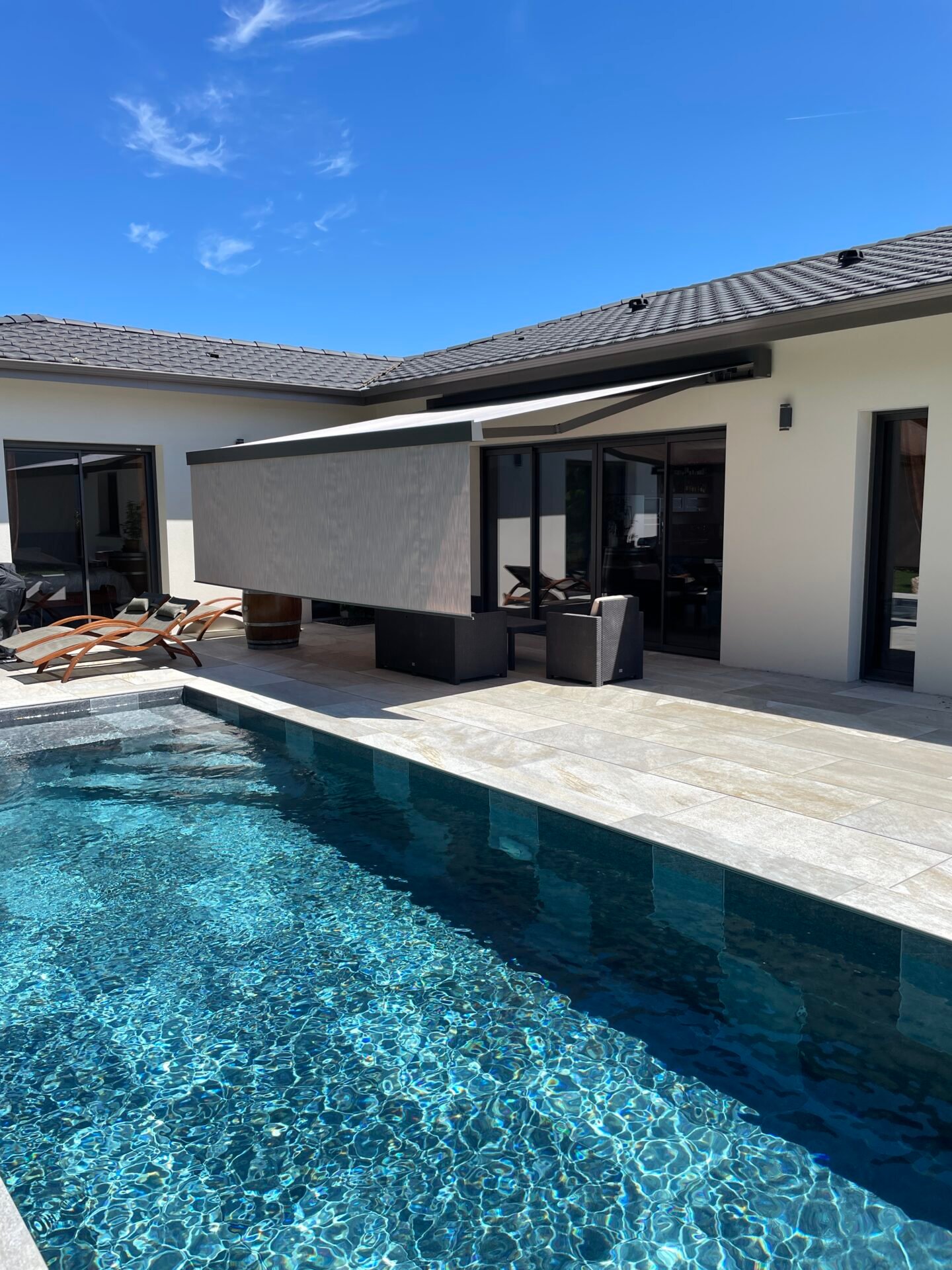 store-harol-lux-ral2900-ombre-antiuv-protection-solaire-somfy-toile-lambrequin-leds-martignassurjalle-bordeaux-bassinarcachon-dickson-orchestra-veozip (1)