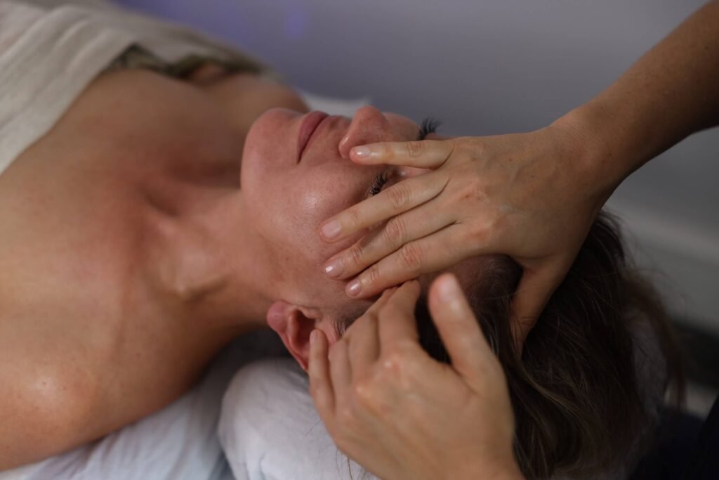 Massage du visage par l'entreprise Shanrak