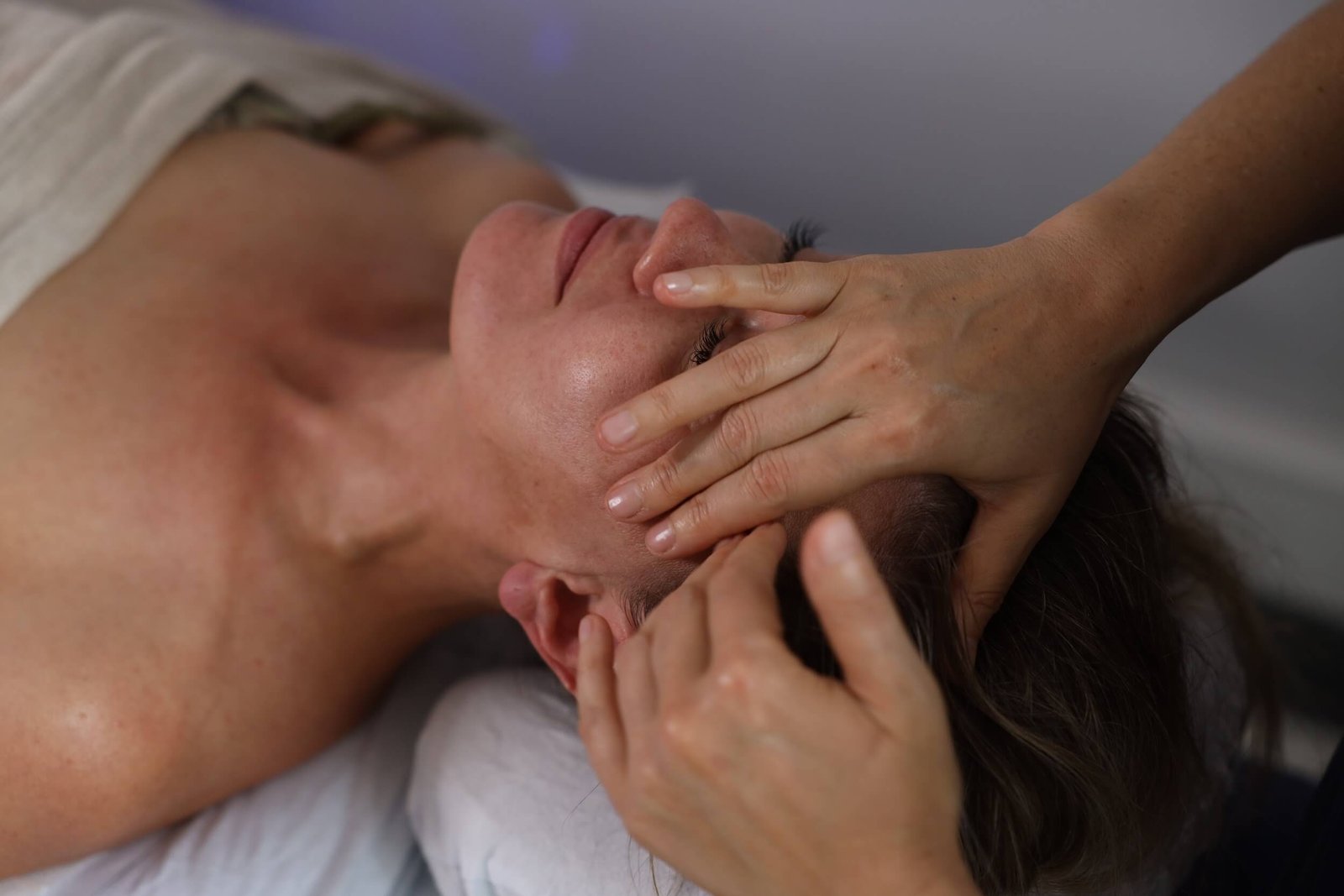 Massage du visage par l'entreprise Shanrak