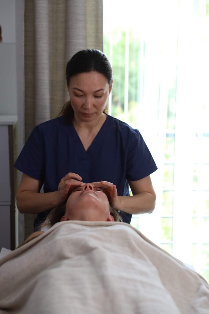 Massage du visage par l'entreprise Shanrak