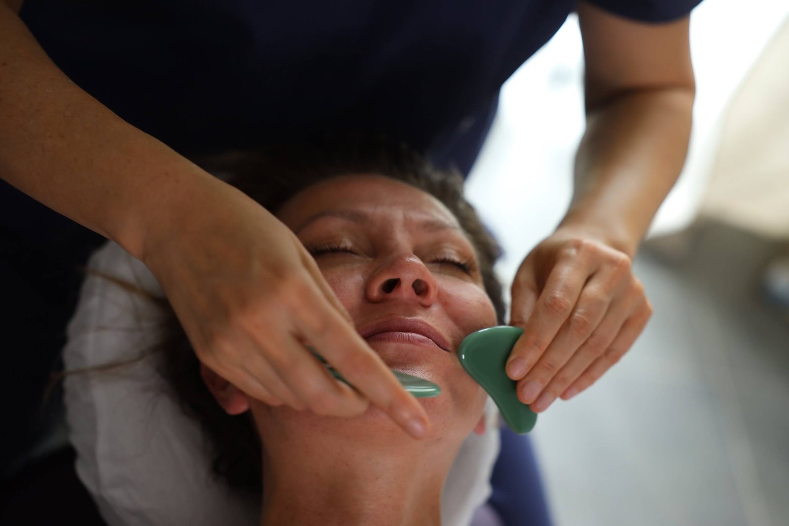 Massage du visage par l'entreprise Shanrak